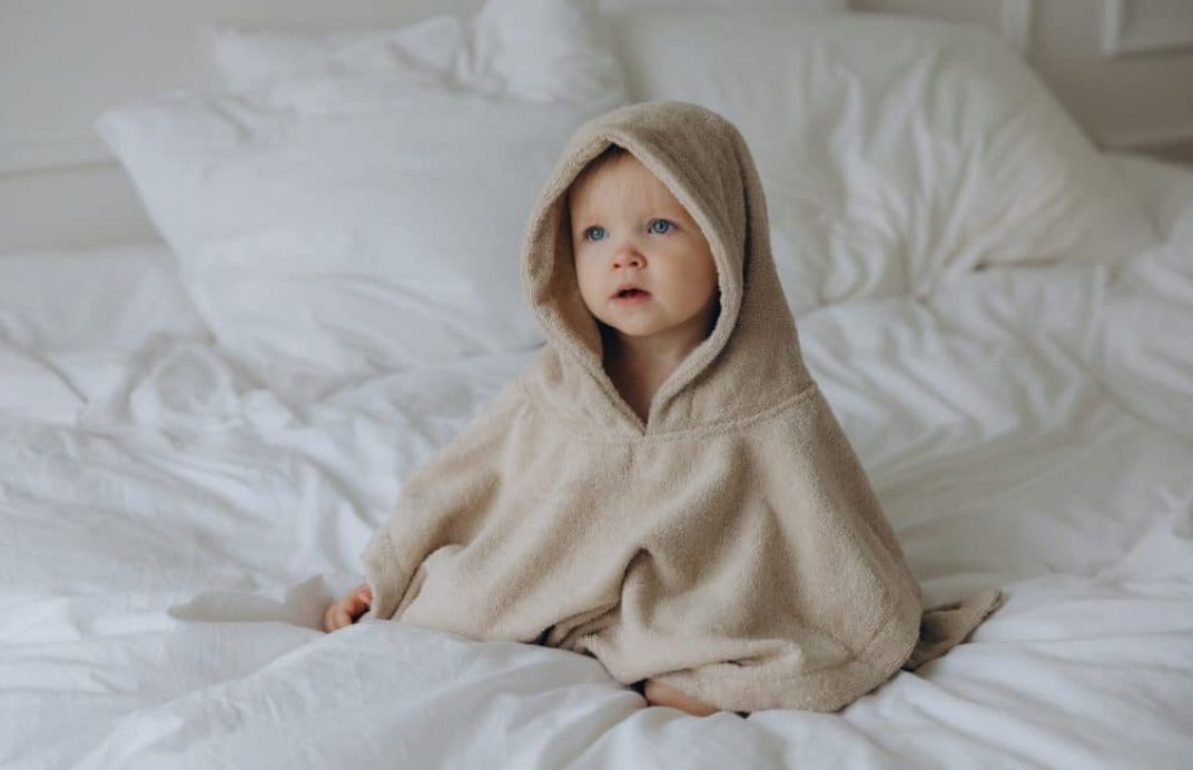 Badponcho met naam – Gepersonaliseerd en zacht - Stonegreen - Maatje voor Maatje