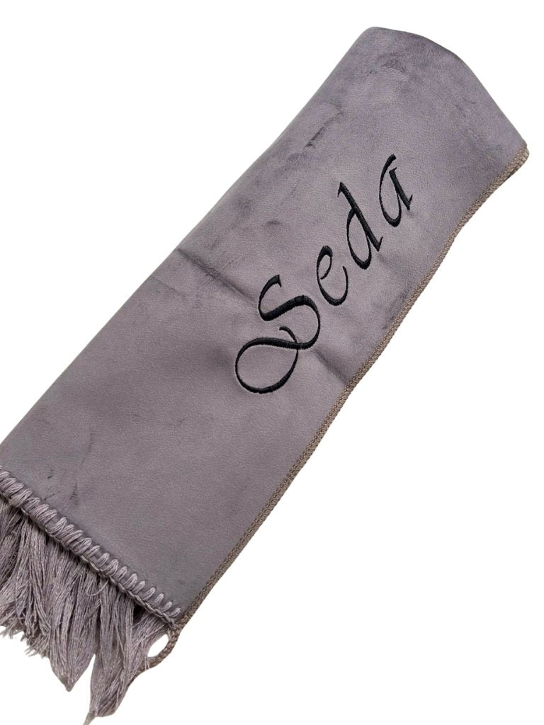Gebedskleed met naam velvet - Grijs - Geborduurd - Maatje voor Maatje