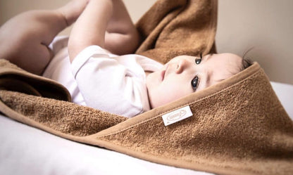 Badcape met naam – Persoonlijk en zacht kraamcadeau - Stonegreen - Maatje voor Maatje