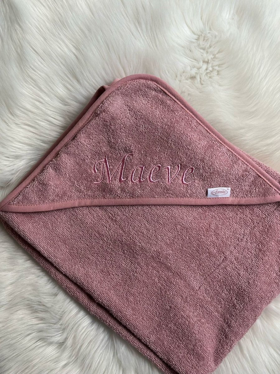 Badcape met naam – Persoonlijk en zacht kraamcadeau - Stonegreen - Maatje voor Maatje