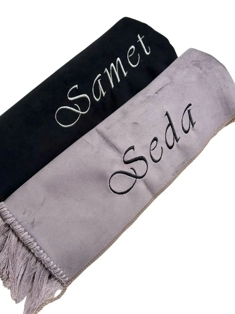 Gebedskleed met naam velvet - Grijs - Geborduurd - Maatje voor Maatje