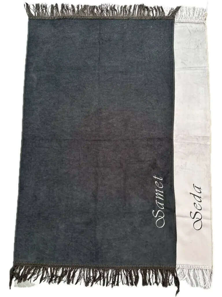 Gebedskleed met naam velvet - Taupe - Geborduurd - Maatje voor Maatje