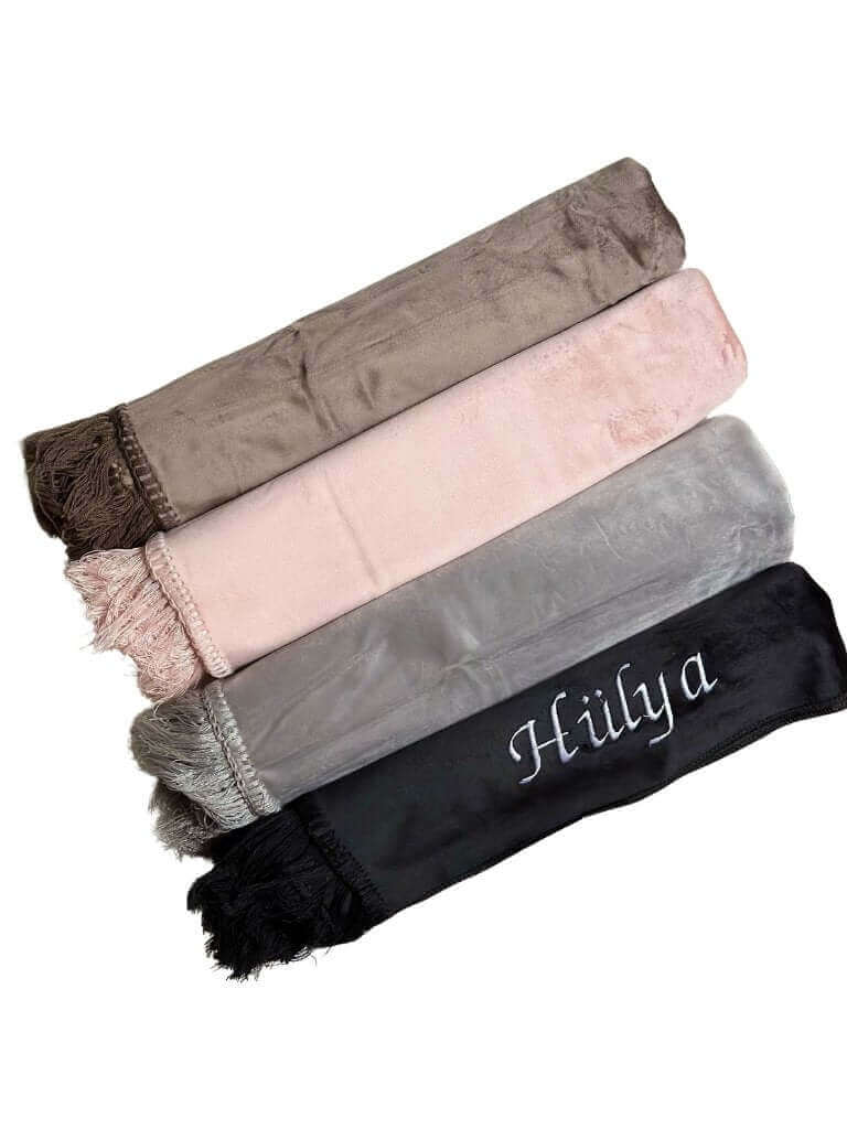 Gebedskleed met naam velvet - Taupe - Geborduurd - Maatje voor Maatje